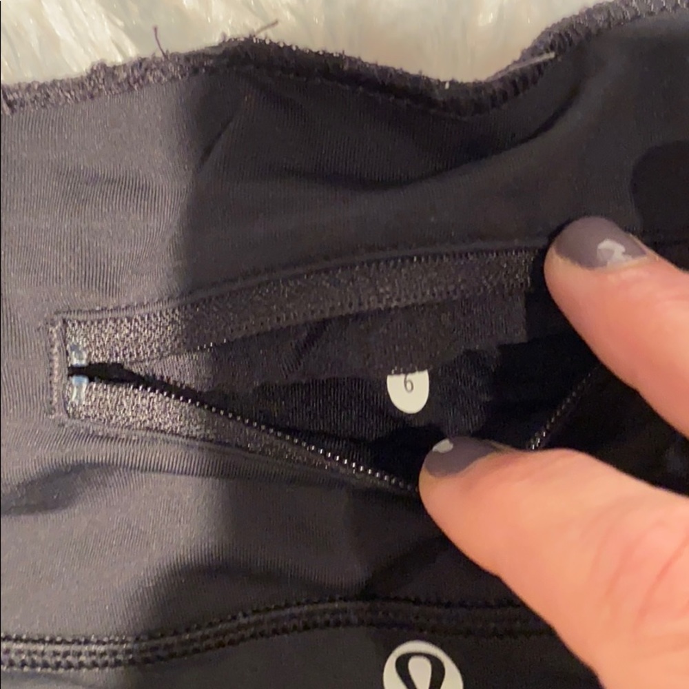 Lululemon black pant size 6